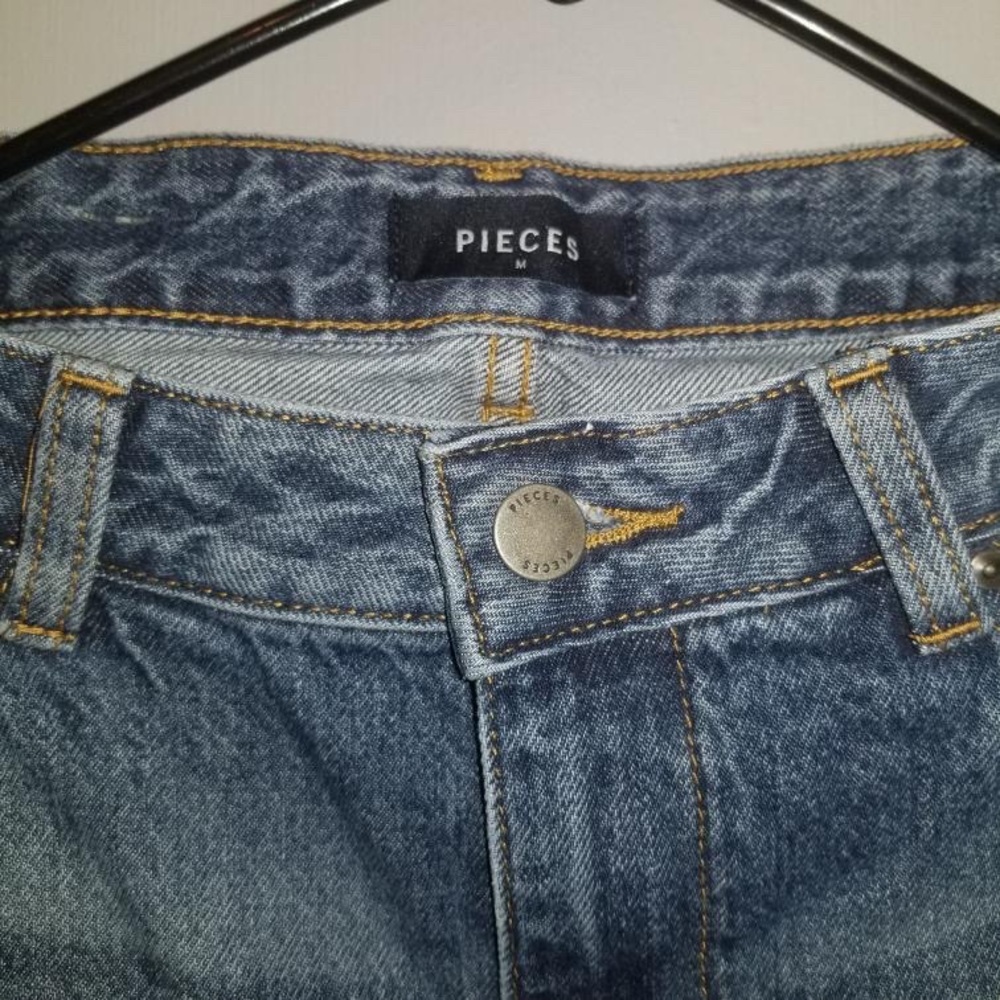 “Mom jeans” - Picture 2 of 3